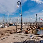 Telmar Port Sea View - 10 Minutes Walk From Finikoudes * Larnaca
