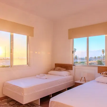 Telmar Port Sea View - 10 Minutes Walk From Finikoudes Larnaca
