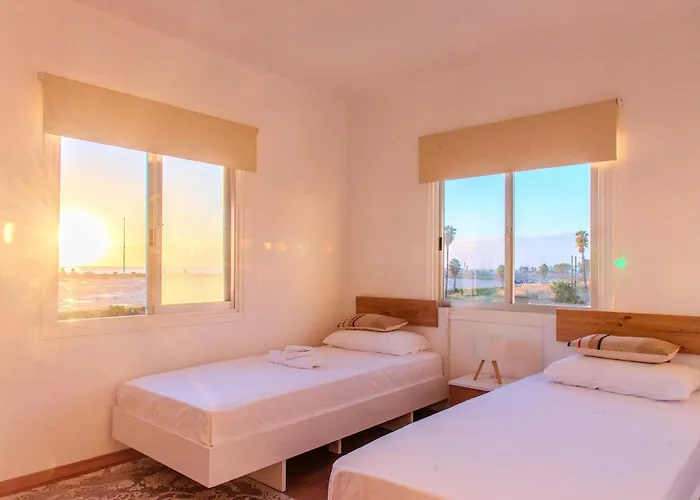 Telmar Port View - 10 Minutes Walk From Finikoudes Λάρνακα