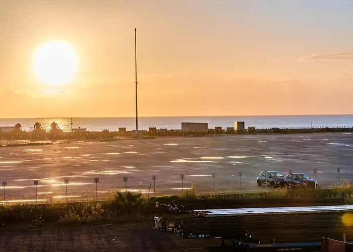 Telmar Port Sea View - 10 Minutes Walk From Finikoudes Lárnaca