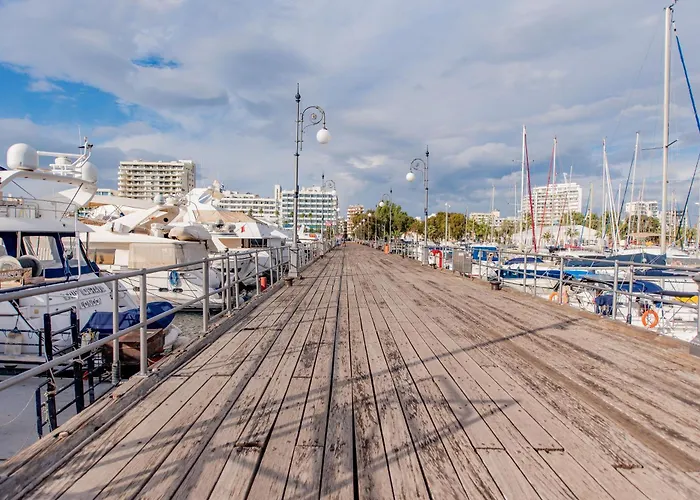 Telmar Port Sea View - 10 Minutes Walk From Finikoudes Apartamento