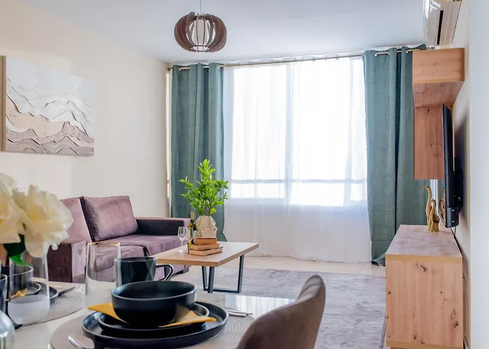 Апартаменты Telmar Port View - 10 Minutes Walk From Finikoudes Ларнака