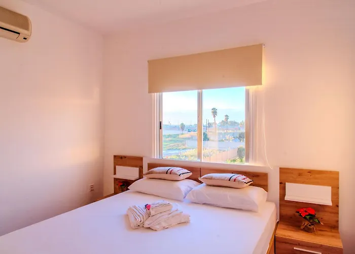 Telmar Port View - 10 Minutes Walk From Finikoudes Апартаменты *