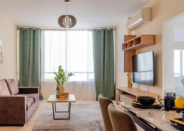 Апартаменты Telmar Port View - 10 Minutes Walk From Finikoudes Ларнака