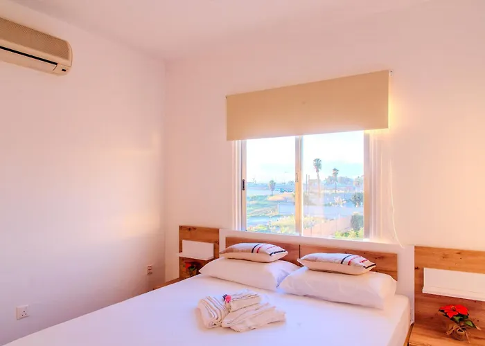 Telmar Port View - 10 Minutes Walk From Finikoudes Апартаменты *