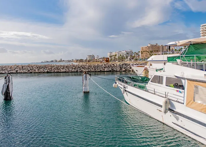 Telmar Port View - 10 Minutes Walk From Finikoudes Апартаменты